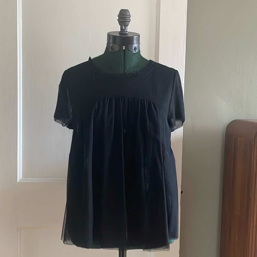 HINGE Romantic double mesh crewneck top med